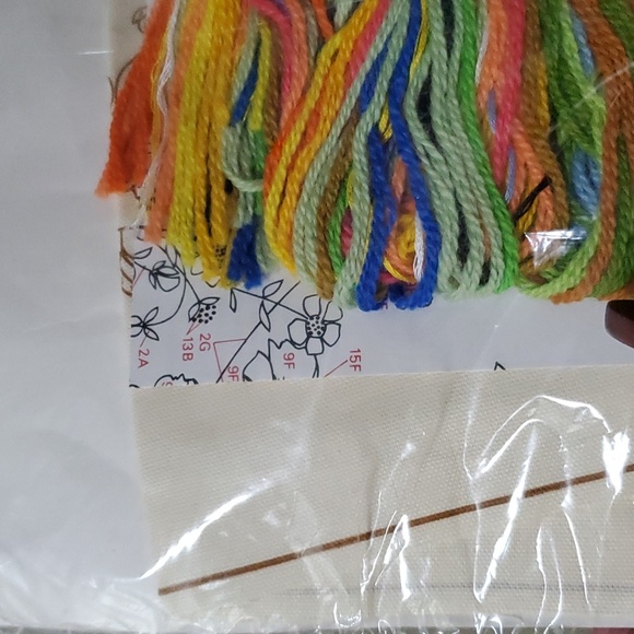 Summer Rainbow Crewel Kit 1983 Vintage by Creative Circle 1517 12x16 - Picture 7 of 8